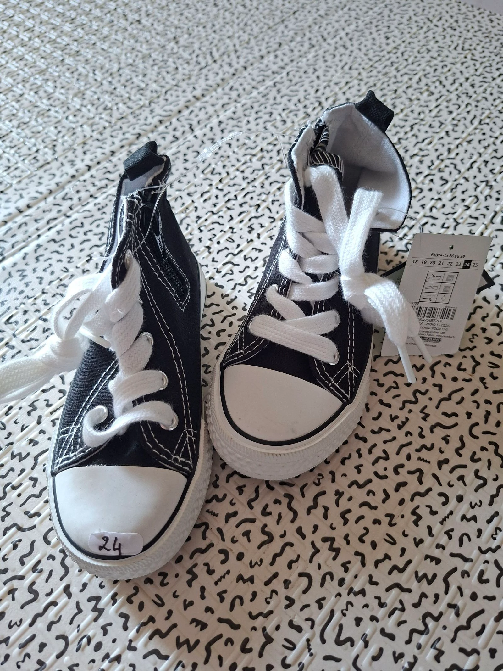 Baskets montantes noires enfant T24 neuves avec étiquette
